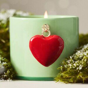 Brand New Anthropologie Heart Charm Fresh Mistletoe & Moss Ceramic Candle